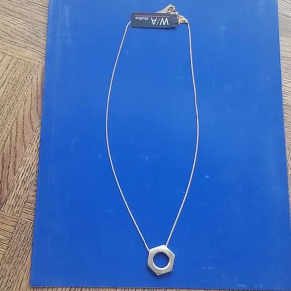 NWT Gold Tone Hexagon Necklace - Picture 2 of 8